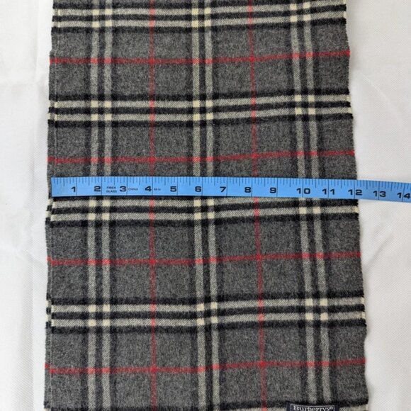 Burberry Classic Check Scarf Gray – Unisex Lambswool – Pre-Loved – Cozy & Warm - Picture 6 of 6